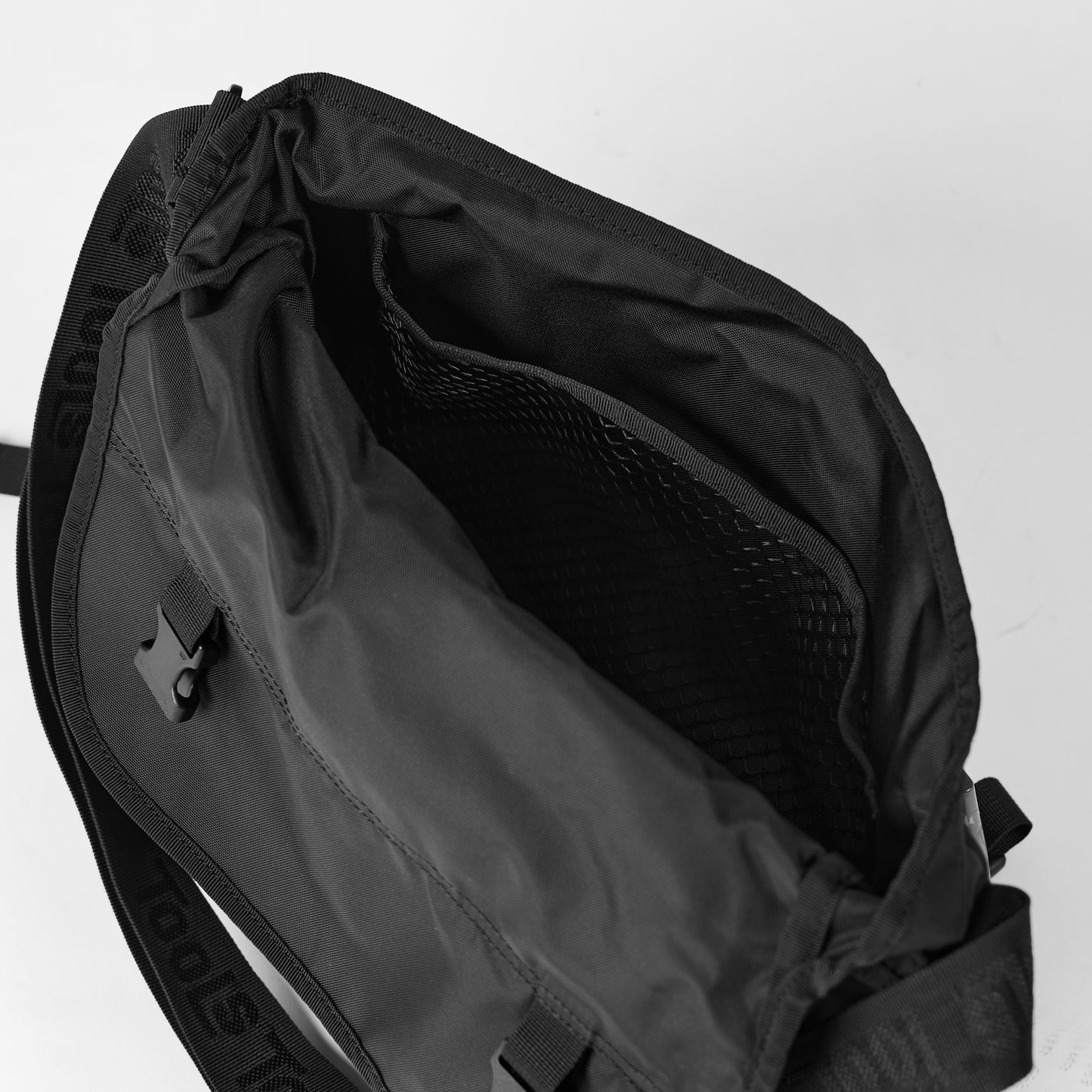 25SS_HOBO SHOULDER（TLS-000-251031）